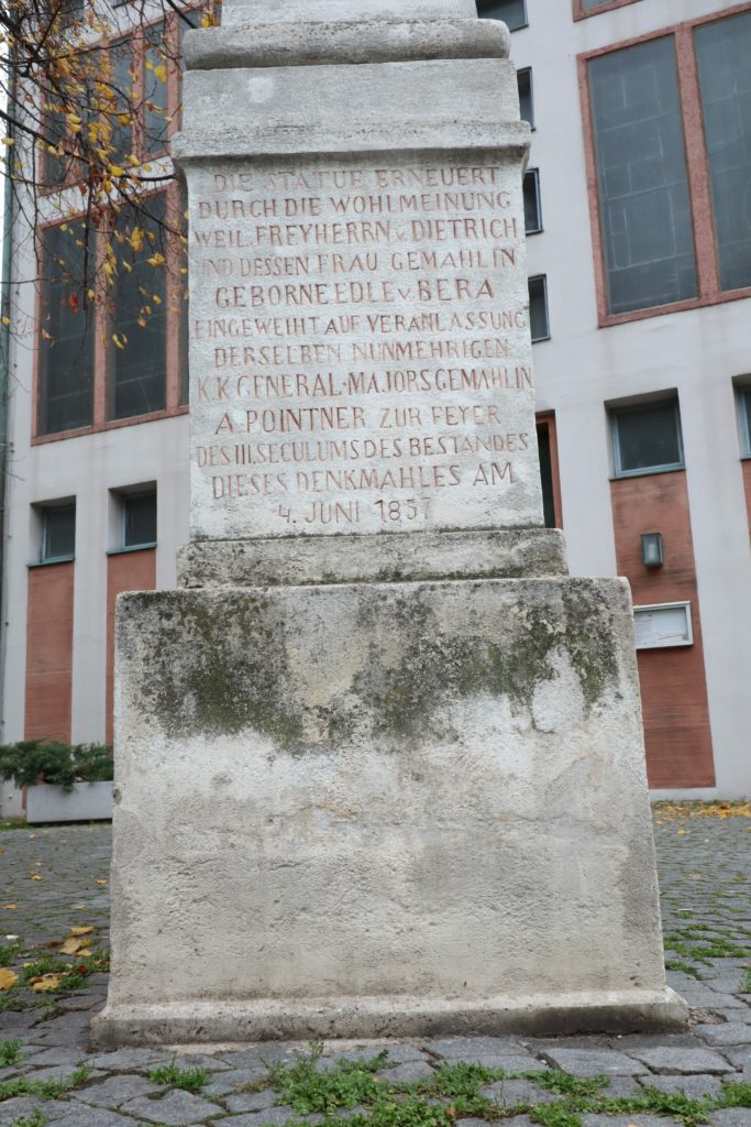 Mariensäule bei Kirche St. Florian, Matzleinsdorf Wien, Inschrift, 27.11.2019
